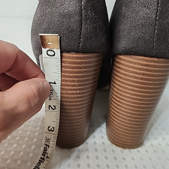 Indigo Rd Peep Toe Booties Gray Suede 3.75" High Block Heel Womens  9.5M Shoes - Picture 9 of 9